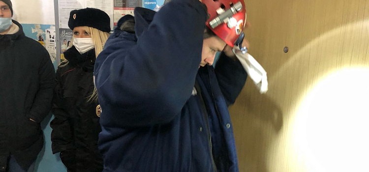 Придется вырезать двери: ярославец отказался выезжать из проданной квартиры_171646