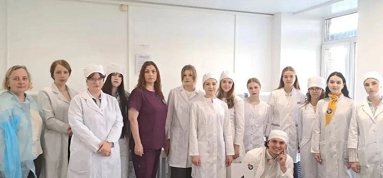 Ярославским первокурсникам 1 сентября устроили экскурсии в больницы_322233