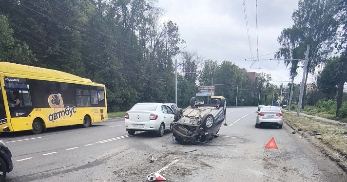 Устроил ДТП и убежал: в Ярославле ищут свидетелей аварии в Дзержинском районе