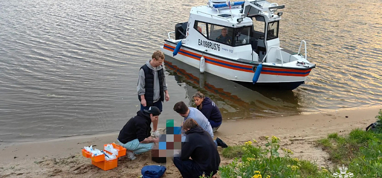 «Бросились в воду»: в Ярославле едва не утонувший подросток находится в реанимации 