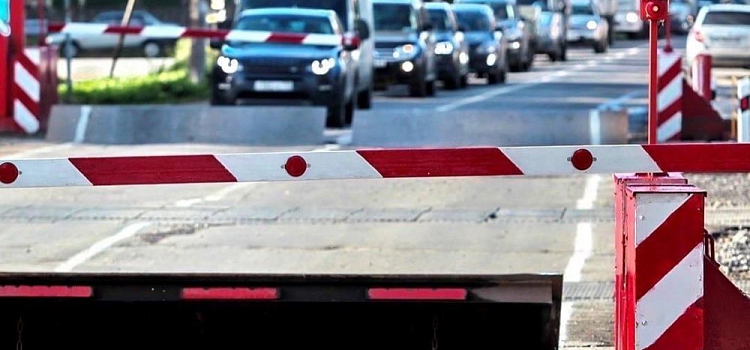В Ростовском районе полностью перекроют железнодорожный переезд