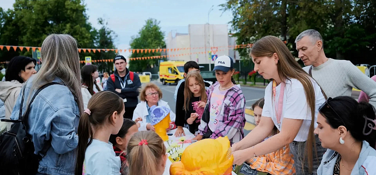 В центре Ярославля заработали новые уличные пространства для молодёжи_319961
