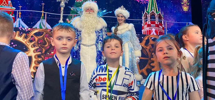 Помощник Президента Российской Федерации Дмитрий Миронов организовал поездку юных ярославцев на Кремлёвскую ёлку_309043