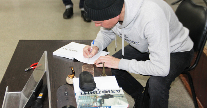 «В корпусах будущего „Альтаира“ бегали и играли в зэков». Интервью с автором книги о ярославских 90-х