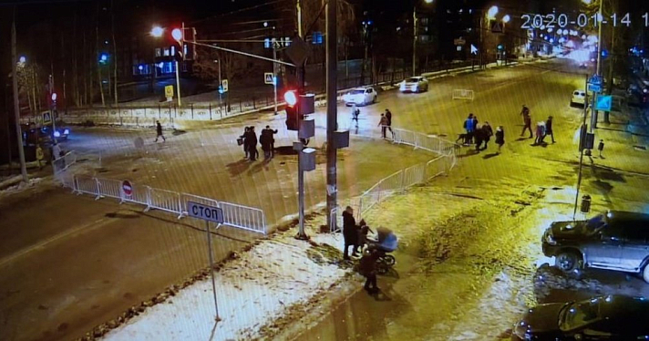 В центре Рыбинска провалился асфальт на улице Герцена 