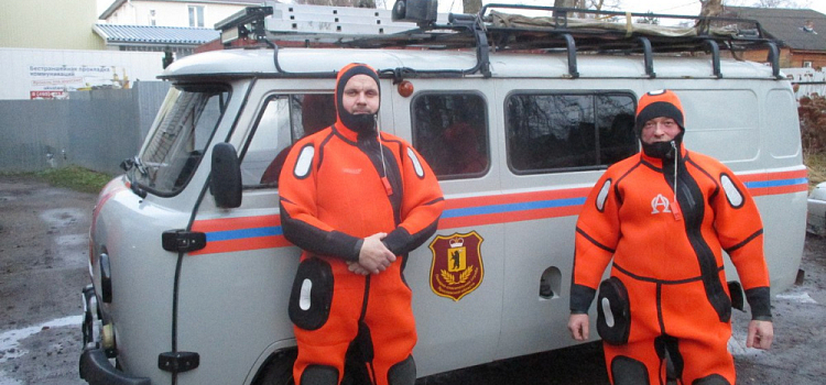 В Ярославской области опрокинулась лодка с тремя рыбаками