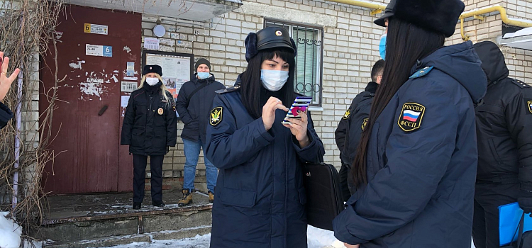 Придется вырезать двери: ярославец отказался выезжать из проданной квартиры_171641