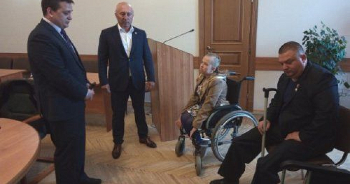 Маленькой ярославне подарили инвалидную коляску