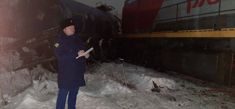 В Ярославле поезд снёс легковушку_309936