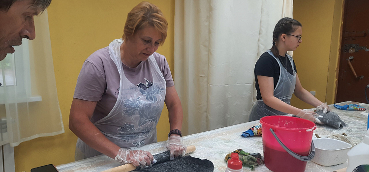 В Ярославской области заработала мастерская традиционного ремесла валяния из овечьей шерсти_275641