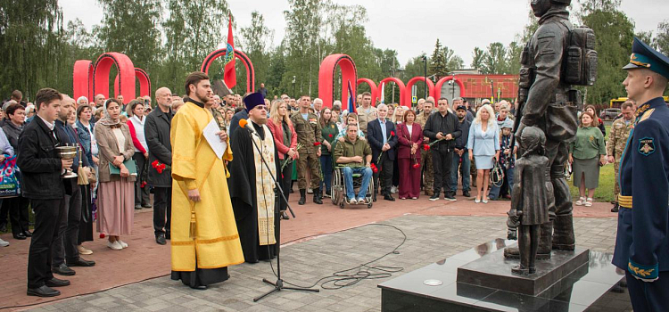 В Ярославле появился памятник бойцам спецоперации_298229