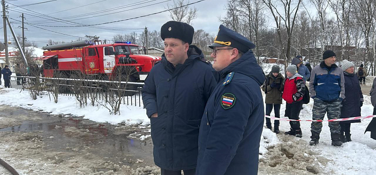 Погиб мужчина: пожар в магазине в Ярославской области начался из-за взрыва отопительного котла_288781