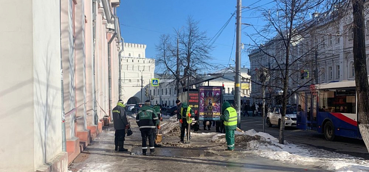 Осторожно, лед! Более 10 ярославцев обратились с жалобами в травмпункт