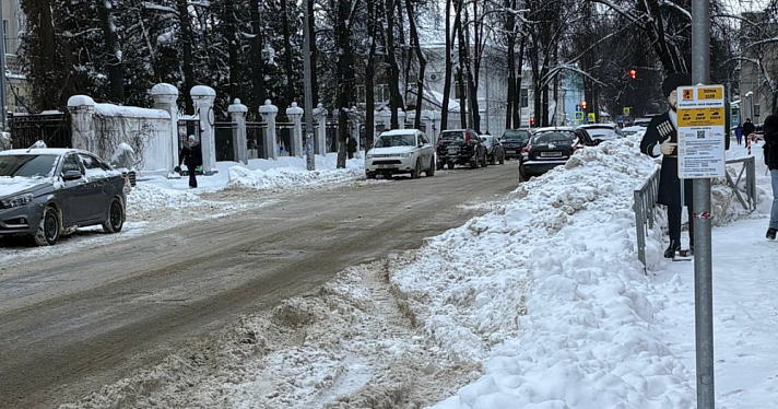 Платные парковки в центре Ярославля сместились на середину дороги 