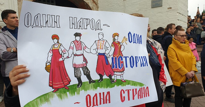 В поддержку референдумов: ярославцы собрались в центре города на митинге-концерте
