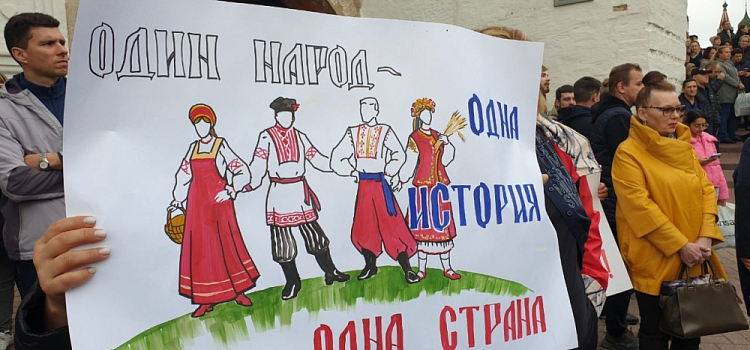 В поддержку референдумов: ярославцы собрались в центре города на митинге-концерте