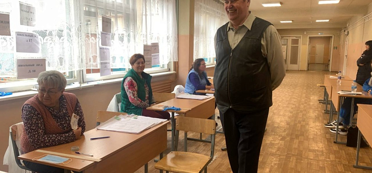 Член Общественной палаты Ярославля Юрий Головин проверил работу избирательных участков