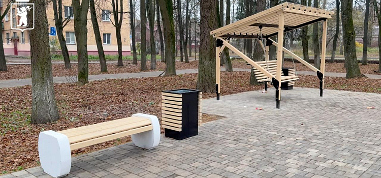 В ярославских скверах устанавливают детские городки и спортивные тренажёры_305974