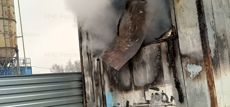 В Ярославле за день сгорели автомобиль и бытовка_308638