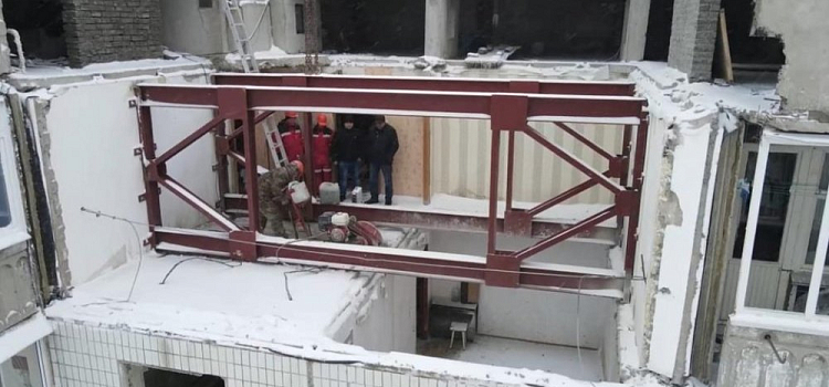 В Ярославле укрепляют дом на Батова. Фоторепортаж