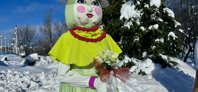 Душа отмерзает и начинает расцветать: в Ярославле открылась выставка масленичных кукол_311489