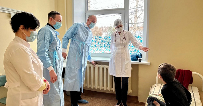 Окна не менялись с 1981 года: ярославские депутаты проверили Ростовскую ЦРБ