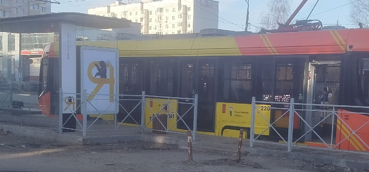 В Ярославле второй день подряд трамваи останавливают из-за возможной опасности на путях_313730