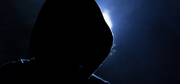 Угрожали ножом, набрасывали на шею петлю из провода: в Ярославле осудили двоих мужчин