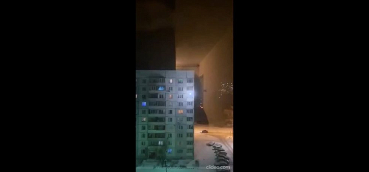 Видео дня. Ярославцы запускают салюты на балконе многоэтажки