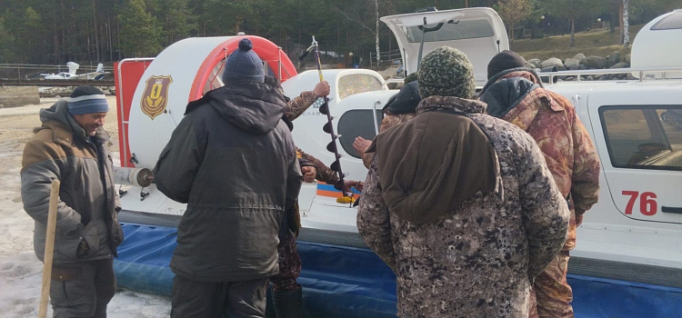 Восьмерых рыбаков на Рыбинском водохранилище унесло на льдине_268896