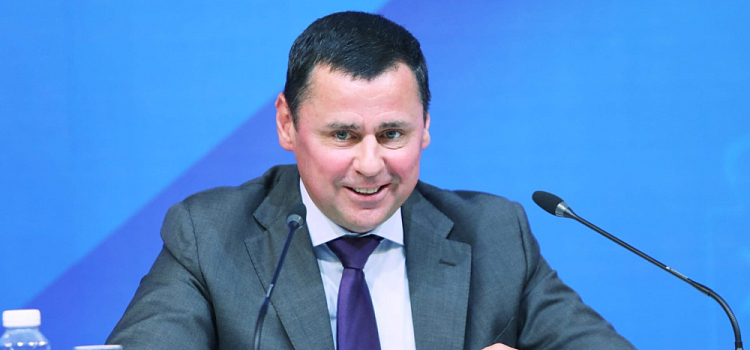 Дмитрий Миронов поздравил педагогический коллектив Вощажниковской школы, учеников и их родителей с Днем знаний