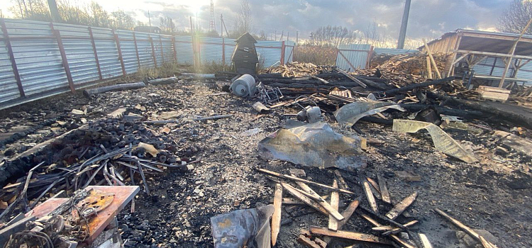 Под Ярославлем сгорела пилорама_306671