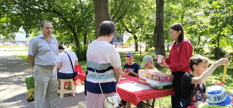 В Бутусовском парке открылся фестиваль «Ярославское книжное обострение»_216113