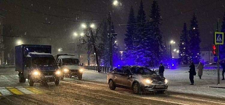 8 баллов! Ярославцы встали в пробки из-за снегопада