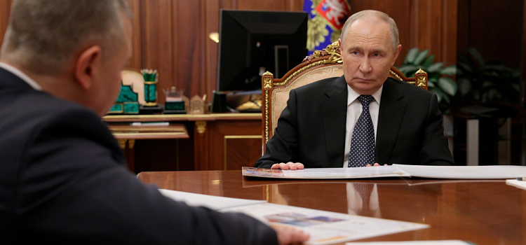 Михаил Евраев доложил Владимиру Путину о росте экономики и о результатах социальной поддержки