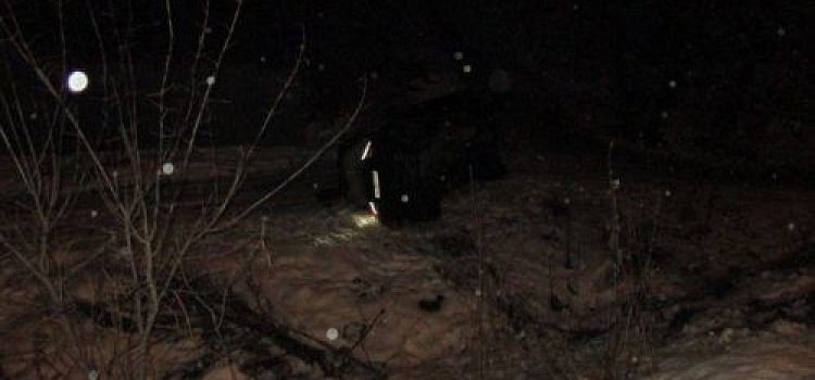 В Ярославле автомобиль «УАЗ Патриот» опрокинулся в кювет: пострадал водитель 
