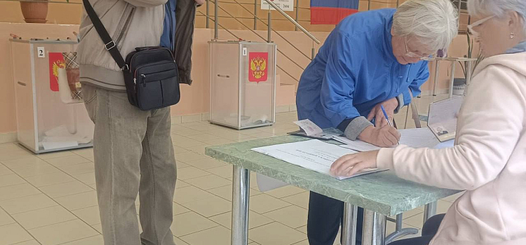 Более сотни тысяч человек проголосовали в Ярославской области в первый день выборов_251106