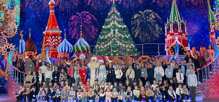 Помощник Президента Российской Федерации Дмитрий Миронов организовал поездку юных ярославцев на Кремлёвскую ёлку_309041