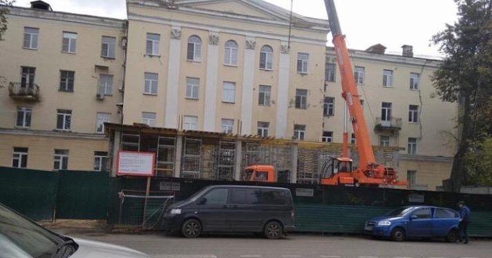 Ярославцы обеспокоены пристройкой к зданию на улице Победы