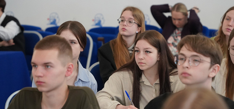 Ярославские школьники блеснули знаниями на экологическом марафоне_294608
