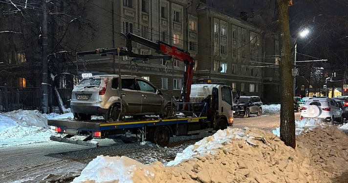 А мы предупреждали: в центре Ярославля эвакуируют автомобили, мешающие ночной уборке снега