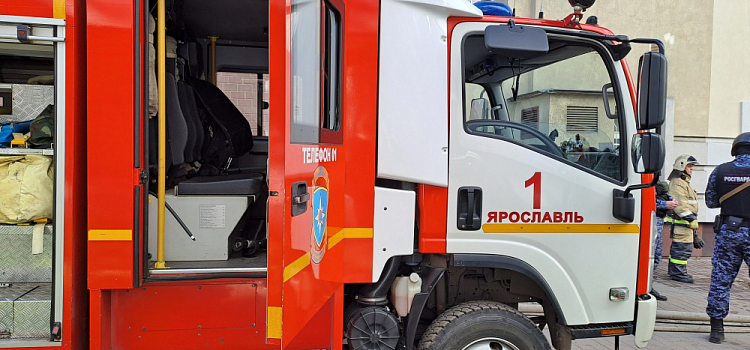 В Рыбинске проверяют воздух после пожара на объекте хранения топлива