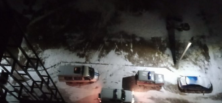 В Ярославле мужчина устроил стрельбу на детской площадке. Подробности