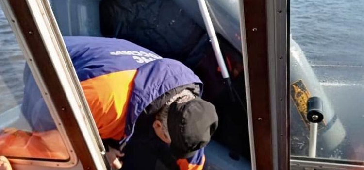 В Рыбинске МЧС спасли тонущего рыбака