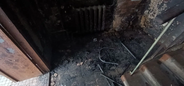 В Ярославле неизвестные подожгли вещи в двух подъездах многоэтажек