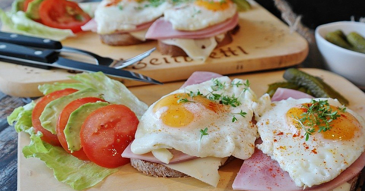 Доктор Мясников перечислил продукты, вызывающие рак