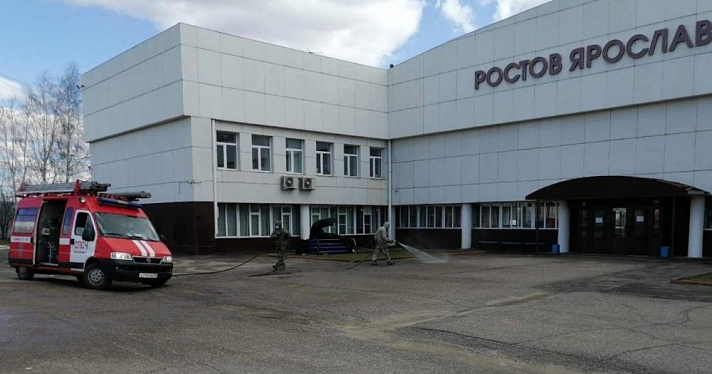 Сотрудник МЧС продезинфицировали вокзалы Ростова и Рыбинска