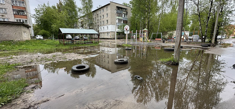 Прокуратура выявила нарушения при благоустройстве двора на улице Пожарского в Ярославле_296910