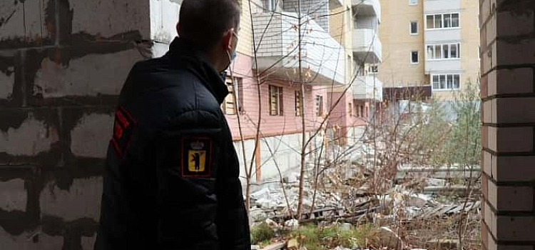 В Заволжском районе проверили опасное здание, в котором нашли два трупа: результат