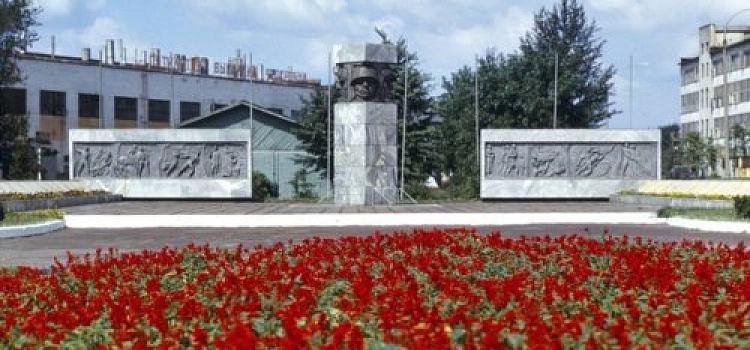 Военный мемориал Ярославского моторного завода посчитали недостойным статуса объекта культурного наследия